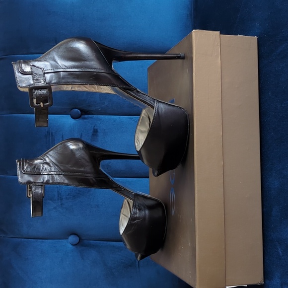 bebe “Lucie” Black Leather Peep Toe Sandals,Size 7 - Picture 2 of 6